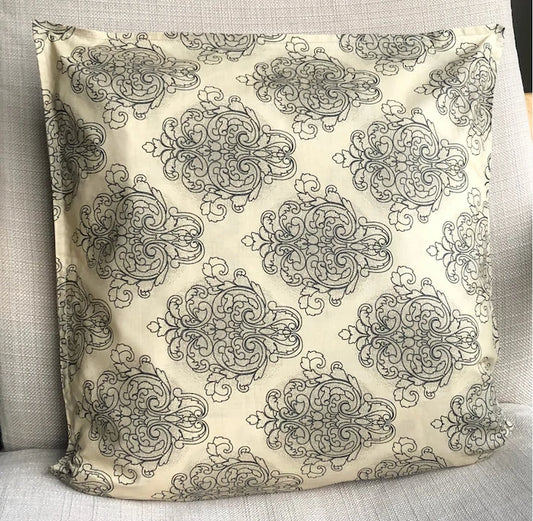 cushion-covers-retro-pattern-cream